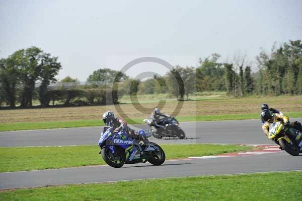 Motorcycle action photographs;Trackday digital images;event digital images;eventdigitalimages;no limits trackday;peter wileman photography;snetterton;snetterton circuit norfolk;snetterton photographs;trackday;trackday photos