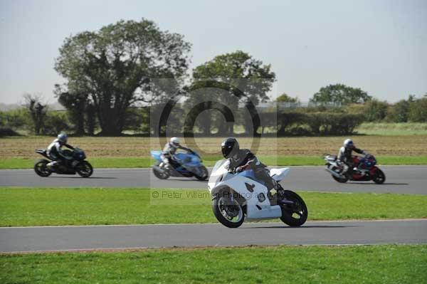 Motorcycle action photographs;Trackday digital images;event digital images;eventdigitalimages;no limits trackday;peter wileman photography;snetterton;snetterton circuit norfolk;snetterton photographs;trackday;trackday photos