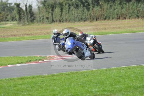 Motorcycle action photographs;Trackday digital images;event digital images;eventdigitalimages;no limits trackday;peter wileman photography;snetterton;snetterton circuit norfolk;snetterton photographs;trackday;trackday photos