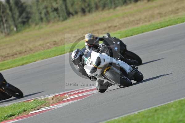 Motorcycle action photographs;Trackday digital images;event digital images;eventdigitalimages;no limits trackday;peter wileman photography;snetterton;snetterton circuit norfolk;snetterton photographs;trackday;trackday photos