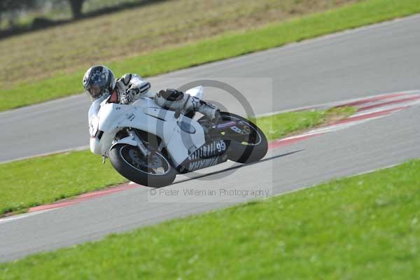 Motorcycle action photographs;Trackday digital images;event digital images;eventdigitalimages;no limits trackday;peter wileman photography;snetterton;snetterton circuit norfolk;snetterton photographs;trackday;trackday photos
