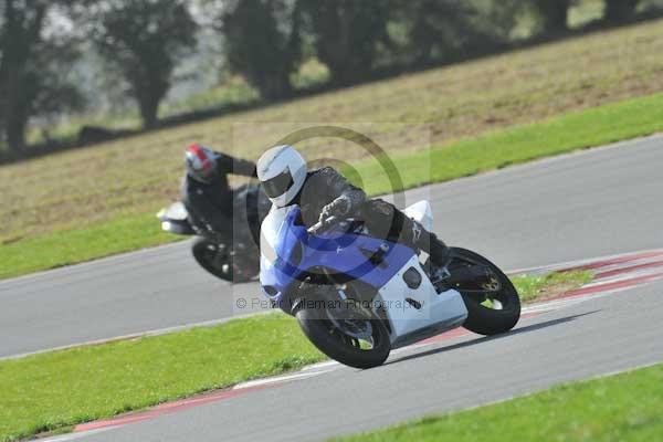 Motorcycle action photographs;Trackday digital images;event digital images;eventdigitalimages;no limits trackday;peter wileman photography;snetterton;snetterton circuit norfolk;snetterton photographs;trackday;trackday photos