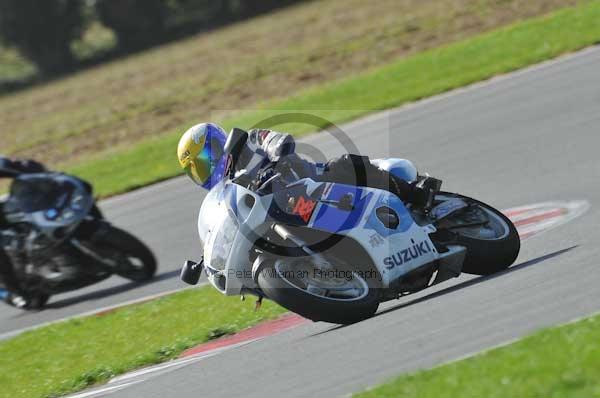 Motorcycle action photographs;Trackday digital images;event digital images;eventdigitalimages;no limits trackday;peter wileman photography;snetterton;snetterton circuit norfolk;snetterton photographs;trackday;trackday photos