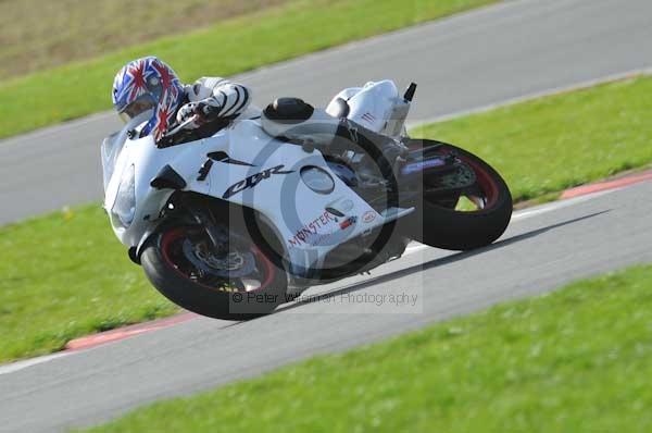 Motorcycle action photographs;Trackday digital images;event digital images;eventdigitalimages;no limits trackday;peter wileman photography;snetterton;snetterton circuit norfolk;snetterton photographs;trackday;trackday photos
