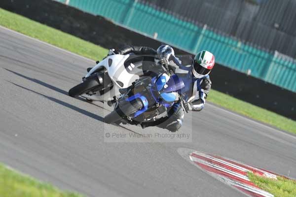 Motorcycle action photographs;Trackday digital images;event digital images;eventdigitalimages;no limits trackday;peter wileman photography;snetterton;snetterton circuit norfolk;snetterton photographs;trackday;trackday photos