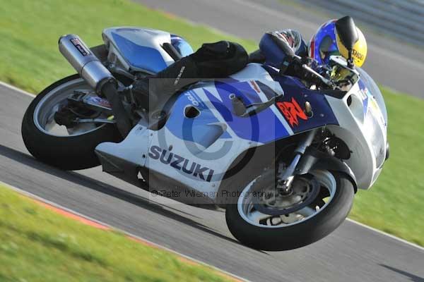 Motorcycle action photographs;Trackday digital images;event digital images;eventdigitalimages;no limits trackday;peter wileman photography;snetterton;snetterton circuit norfolk;snetterton photographs;trackday;trackday photos