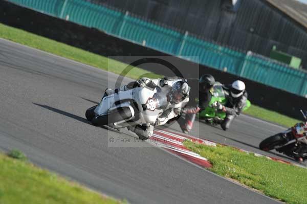 Motorcycle action photographs;Trackday digital images;event digital images;eventdigitalimages;no limits trackday;peter wileman photography;snetterton;snetterton circuit norfolk;snetterton photographs;trackday;trackday photos