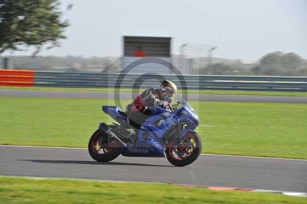 Motorcycle action photographs;Trackday digital images;event digital images;eventdigitalimages;no limits trackday;peter wileman photography;snetterton;snetterton circuit norfolk;snetterton photographs;trackday;trackday photos