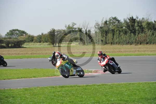 Motorcycle action photographs;Trackday digital images;event digital images;eventdigitalimages;no limits trackday;peter wileman photography;snetterton;snetterton circuit norfolk;snetterton photographs;trackday;trackday photos