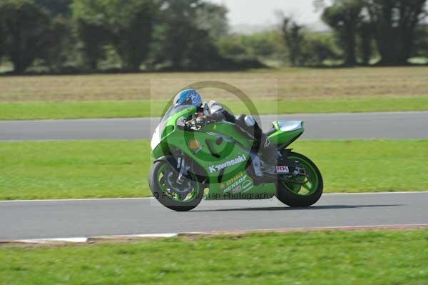 Motorcycle action photographs;Trackday digital images;event digital images;eventdigitalimages;no limits trackday;peter wileman photography;snetterton;snetterton circuit norfolk;snetterton photographs;trackday;trackday photos