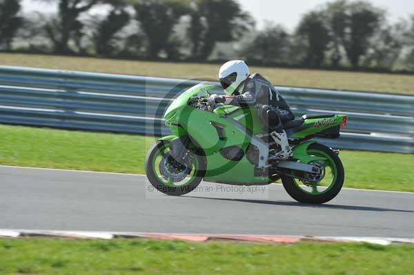 Motorcycle action photographs;Trackday digital images;event digital images;eventdigitalimages;no limits trackday;peter wileman photography;snetterton;snetterton circuit norfolk;snetterton photographs;trackday;trackday photos