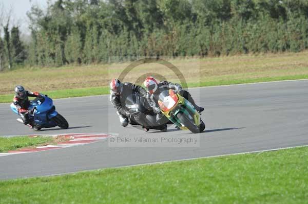 Motorcycle action photographs;Trackday digital images;event digital images;eventdigitalimages;no limits trackday;peter wileman photography;snetterton;snetterton circuit norfolk;snetterton photographs;trackday;trackday photos