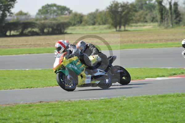 Motorcycle action photographs;Trackday digital images;event digital images;eventdigitalimages;no limits trackday;peter wileman photography;snetterton;snetterton circuit norfolk;snetterton photographs;trackday;trackday photos