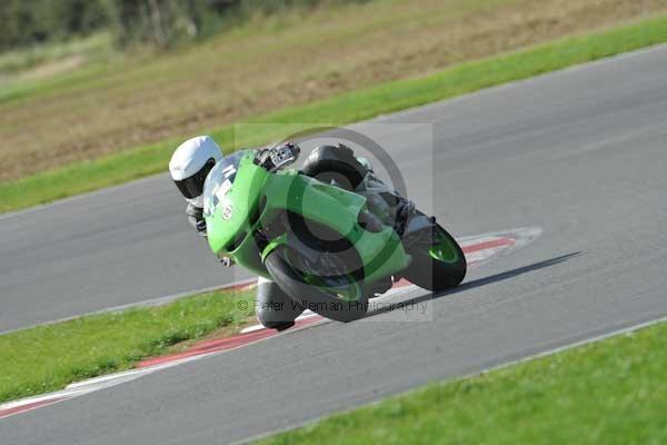 Motorcycle action photographs;Trackday digital images;event digital images;eventdigitalimages;no limits trackday;peter wileman photography;snetterton;snetterton circuit norfolk;snetterton photographs;trackday;trackday photos