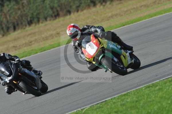 Motorcycle action photographs;Trackday digital images;event digital images;eventdigitalimages;no limits trackday;peter wileman photography;snetterton;snetterton circuit norfolk;snetterton photographs;trackday;trackday photos
