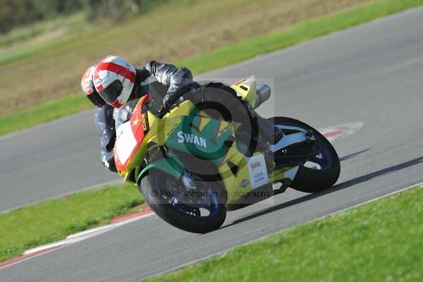 Motorcycle action photographs;Trackday digital images;event digital images;eventdigitalimages;no limits trackday;peter wileman photography;snetterton;snetterton circuit norfolk;snetterton photographs;trackday;trackday photos