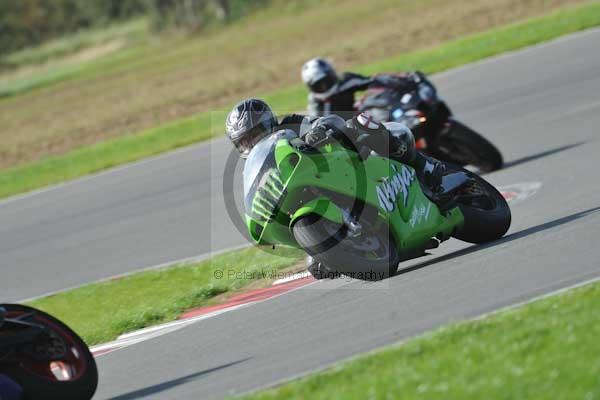 Motorcycle action photographs;Trackday digital images;event digital images;eventdigitalimages;no limits trackday;peter wileman photography;snetterton;snetterton circuit norfolk;snetterton photographs;trackday;trackday photos