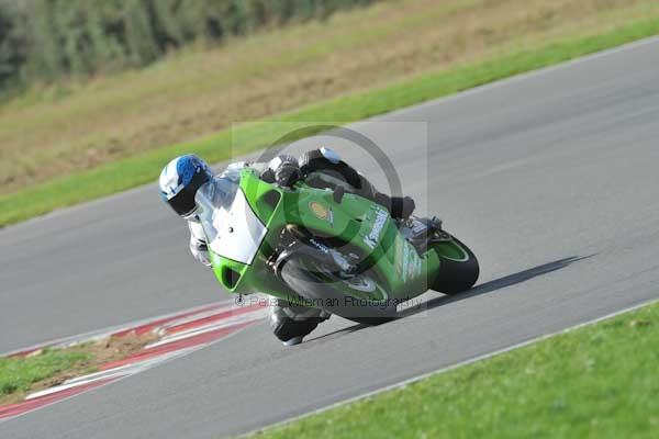 Motorcycle action photographs;Trackday digital images;event digital images;eventdigitalimages;no limits trackday;peter wileman photography;snetterton;snetterton circuit norfolk;snetterton photographs;trackday;trackday photos
