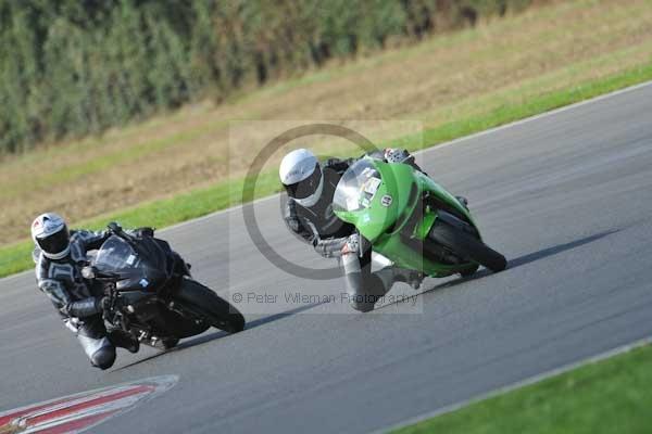 Motorcycle action photographs;Trackday digital images;event digital images;eventdigitalimages;no limits trackday;peter wileman photography;snetterton;snetterton circuit norfolk;snetterton photographs;trackday;trackday photos