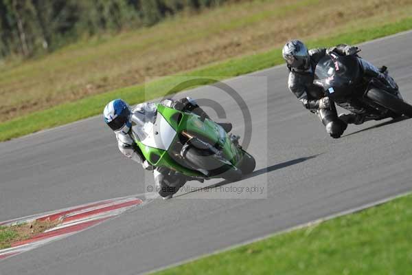 Motorcycle action photographs;Trackday digital images;event digital images;eventdigitalimages;no limits trackday;peter wileman photography;snetterton;snetterton circuit norfolk;snetterton photographs;trackday;trackday photos