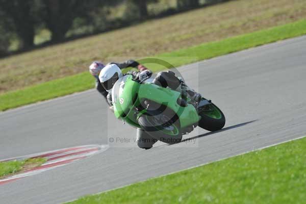 Motorcycle action photographs;Trackday digital images;event digital images;eventdigitalimages;no limits trackday;peter wileman photography;snetterton;snetterton circuit norfolk;snetterton photographs;trackday;trackday photos