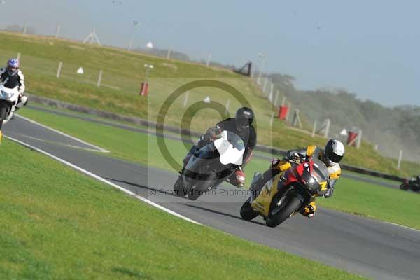 Motorcycle action photographs;Trackday digital images;event digital images;eventdigitalimages;no limits trackday;peter wileman photography;snetterton;snetterton circuit norfolk;snetterton photographs;trackday;trackday photos