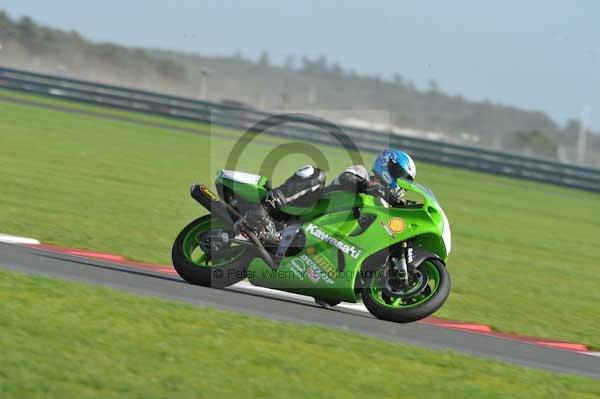 Motorcycle action photographs;Trackday digital images;event digital images;eventdigitalimages;no limits trackday;peter wileman photography;snetterton;snetterton circuit norfolk;snetterton photographs;trackday;trackday photos