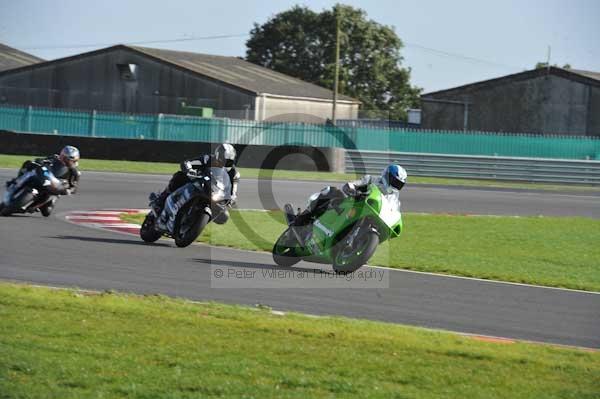Motorcycle action photographs;Trackday digital images;event digital images;eventdigitalimages;no limits trackday;peter wileman photography;snetterton;snetterton circuit norfolk;snetterton photographs;trackday;trackday photos