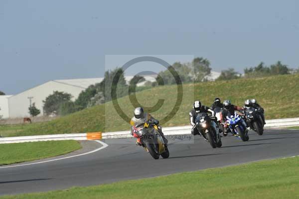 Motorcycle action photographs;Trackday digital images;event digital images;eventdigitalimages;no limits trackday;peter wileman photography;snetterton;snetterton circuit norfolk;snetterton photographs;trackday;trackday photos