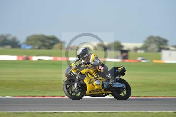 Motorcycle action photographs;Trackday digital images;event digital images;eventdigitalimages;no limits trackday;peter wileman photography;snetterton;snetterton circuit norfolk;snetterton photographs;trackday;trackday photos