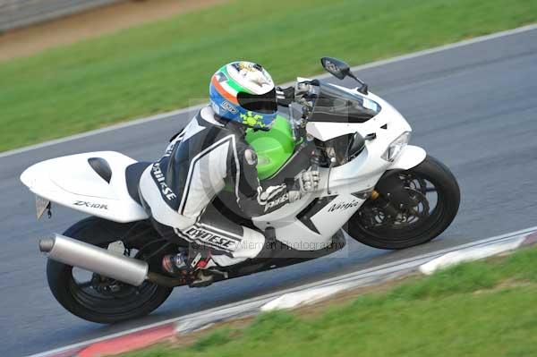 Motorcycle action photographs;Trackday digital images;event digital images;eventdigitalimages;no limits trackday;peter wileman photography;snetterton;snetterton circuit norfolk;snetterton photographs;trackday;trackday photos