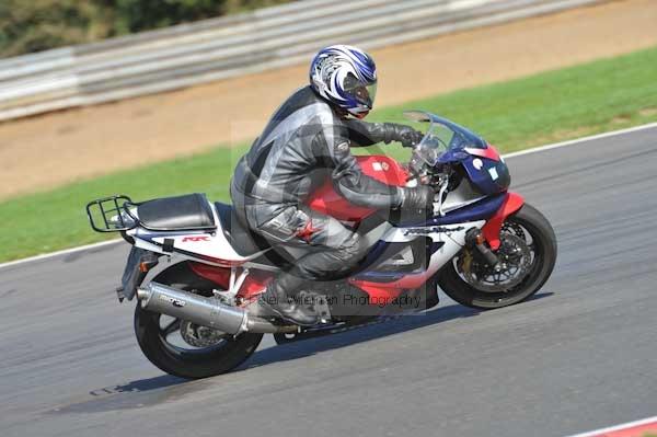 Motorcycle action photographs;Trackday digital images;event digital images;eventdigitalimages;no limits trackday;peter wileman photography;snetterton;snetterton circuit norfolk;snetterton photographs;trackday;trackday photos
