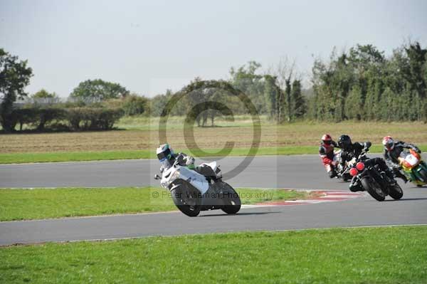 Motorcycle action photographs;Trackday digital images;event digital images;eventdigitalimages;no limits trackday;peter wileman photography;snetterton;snetterton circuit norfolk;snetterton photographs;trackday;trackday photos