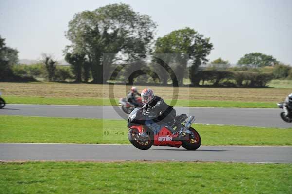 Motorcycle action photographs;Trackday digital images;event digital images;eventdigitalimages;no limits trackday;peter wileman photography;snetterton;snetterton circuit norfolk;snetterton photographs;trackday;trackday photos