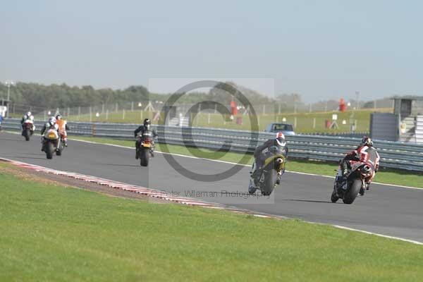 Motorcycle action photographs;Trackday digital images;event digital images;eventdigitalimages;no limits trackday;peter wileman photography;snetterton;snetterton circuit norfolk;snetterton photographs;trackday;trackday photos