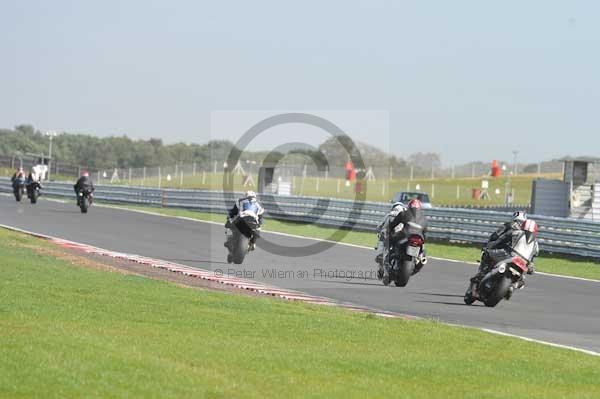 Motorcycle action photographs;Trackday digital images;event digital images;eventdigitalimages;no limits trackday;peter wileman photography;snetterton;snetterton circuit norfolk;snetterton photographs;trackday;trackday photos