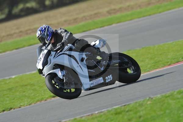 Motorcycle action photographs;Trackday digital images;event digital images;eventdigitalimages;no limits trackday;peter wileman photography;snetterton;snetterton circuit norfolk;snetterton photographs;trackday;trackday photos