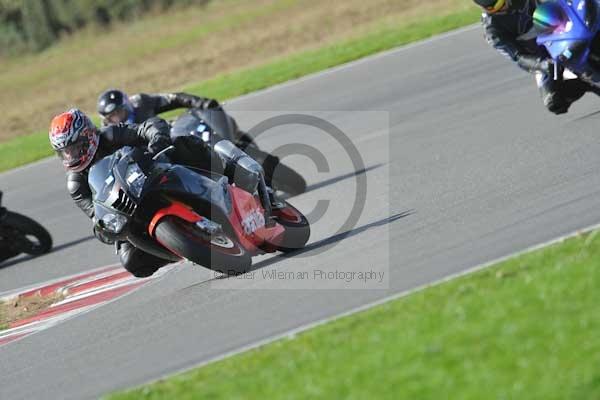 Motorcycle action photographs;Trackday digital images;event digital images;eventdigitalimages;no limits trackday;peter wileman photography;snetterton;snetterton circuit norfolk;snetterton photographs;trackday;trackday photos