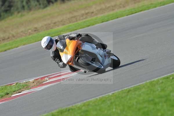 Motorcycle action photographs;Trackday digital images;event digital images;eventdigitalimages;no limits trackday;peter wileman photography;snetterton;snetterton circuit norfolk;snetterton photographs;trackday;trackday photos