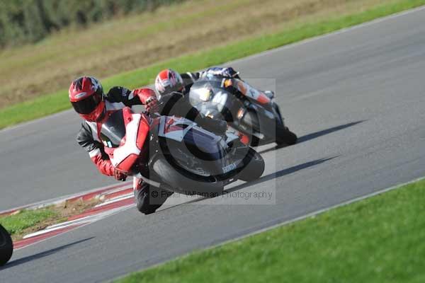 Motorcycle action photographs;Trackday digital images;event digital images;eventdigitalimages;no limits trackday;peter wileman photography;snetterton;snetterton circuit norfolk;snetterton photographs;trackday;trackday photos