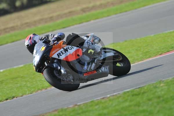 Motorcycle action photographs;Trackday digital images;event digital images;eventdigitalimages;no limits trackday;peter wileman photography;snetterton;snetterton circuit norfolk;snetterton photographs;trackday;trackday photos
