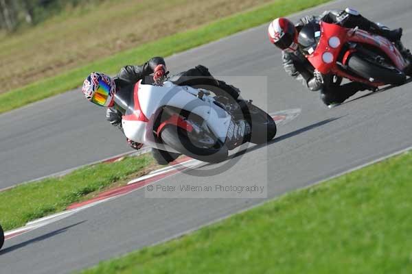 Motorcycle action photographs;Trackday digital images;event digital images;eventdigitalimages;no limits trackday;peter wileman photography;snetterton;snetterton circuit norfolk;snetterton photographs;trackday;trackday photos