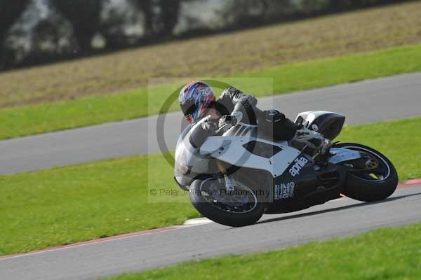 Motorcycle action photographs;Trackday digital images;event digital images;eventdigitalimages;no limits trackday;peter wileman photography;snetterton;snetterton circuit norfolk;snetterton photographs;trackday;trackday photos
