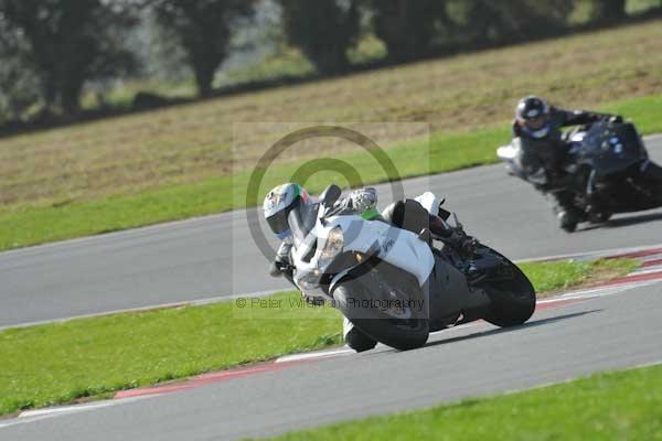 Motorcycle action photographs;Trackday digital images;event digital images;eventdigitalimages;no limits trackday;peter wileman photography;snetterton;snetterton circuit norfolk;snetterton photographs;trackday;trackday photos