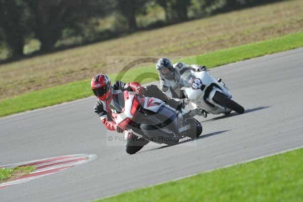 Motorcycle action photographs;Trackday digital images;event digital images;eventdigitalimages;no limits trackday;peter wileman photography;snetterton;snetterton circuit norfolk;snetterton photographs;trackday;trackday photos