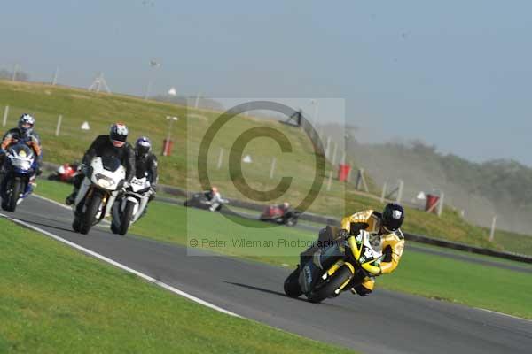 Motorcycle action photographs;Trackday digital images;event digital images;eventdigitalimages;no limits trackday;peter wileman photography;snetterton;snetterton circuit norfolk;snetterton photographs;trackday;trackday photos