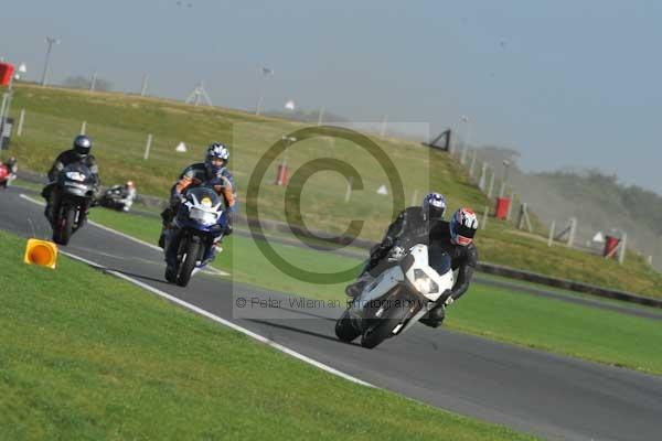 Motorcycle action photographs;Trackday digital images;event digital images;eventdigitalimages;no limits trackday;peter wileman photography;snetterton;snetterton circuit norfolk;snetterton photographs;trackday;trackday photos