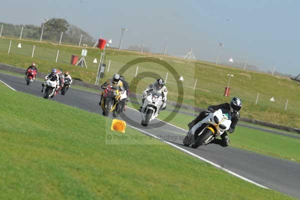 Motorcycle action photographs;Trackday digital images;event digital images;eventdigitalimages;no limits trackday;peter wileman photography;snetterton;snetterton circuit norfolk;snetterton photographs;trackday;trackday photos