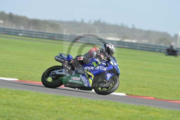 Motorcycle action photographs;Trackday digital images;event digital images;eventdigitalimages;no limits trackday;peter wileman photography;snetterton;snetterton circuit norfolk;snetterton photographs;trackday;trackday photos