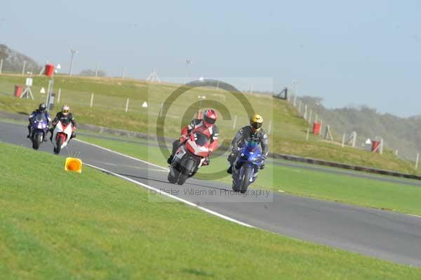 Motorcycle action photographs;Trackday digital images;event digital images;eventdigitalimages;no limits trackday;peter wileman photography;snetterton;snetterton circuit norfolk;snetterton photographs;trackday;trackday photos